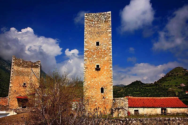 Πέτρινοι πύργοι στο Φλωμοχώρι της Μάνης, Λακωνία